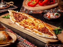 Kıymalı Kaşarlı Pide