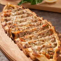 Kuşbaşılı Kaşarlı Pide 